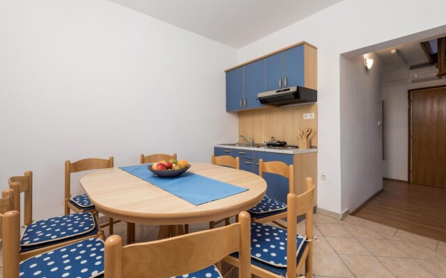 Beautiful Apartment in Lopar With 3 Bedrooms and Wifi