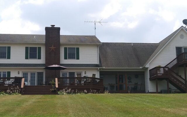 Marvel's on the Creek