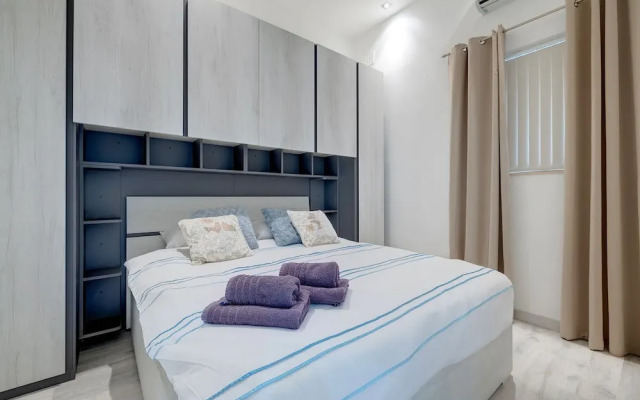 Stylish 1BR Apartment Steps to the Promenade