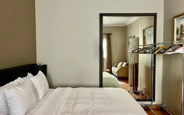 Beverly Hills Spanish Bed and Breakfast