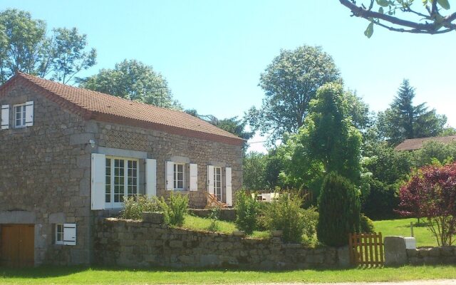 Beautiful Holiday Home in Saugues near Forest