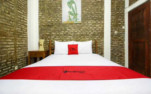 RedDoorz near Rumah Sakit Wirosaban