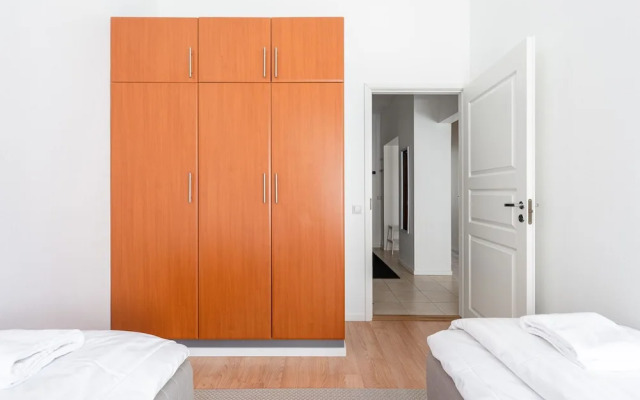 Historical 3BR Downtown Apartment with Sauna