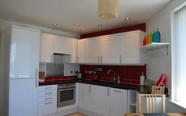 2 Bedroom Apartment With Balcony Overlooking River