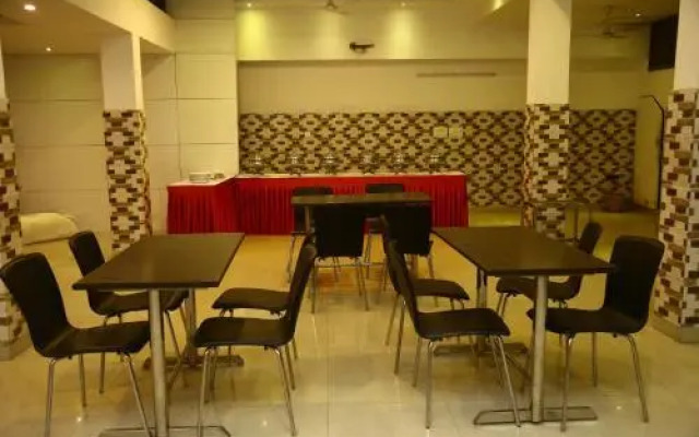 Hotel Smart Inn 2 by Royal Collection