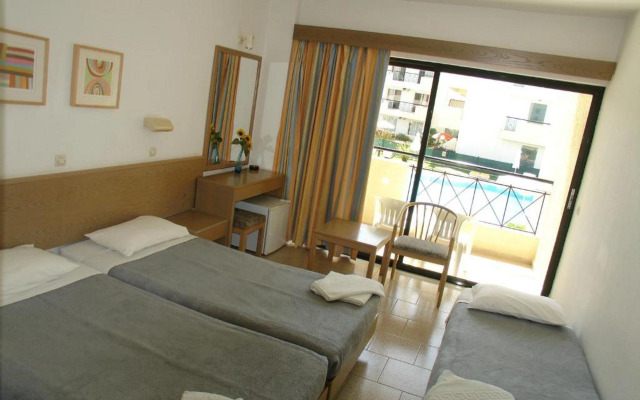 Summerland Hotel & Bungalows