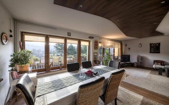 Willa Karolinka Stróża