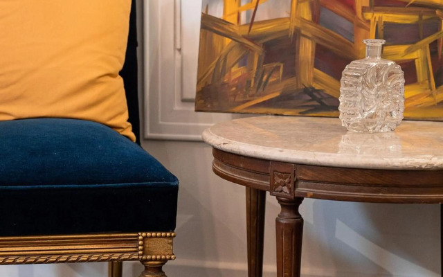 Spacious & Artistic Retro 2 Bedrooms Apt + SAUNA