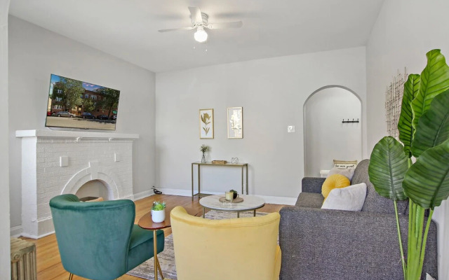 Charming 3BR Rogers Park Home in Newgard
