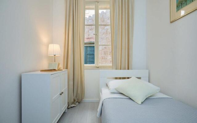 Hedera Estate, Hedera A22