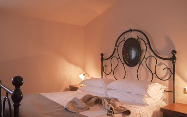 Cozy Farmhouse With Campriano With Swimming Pool