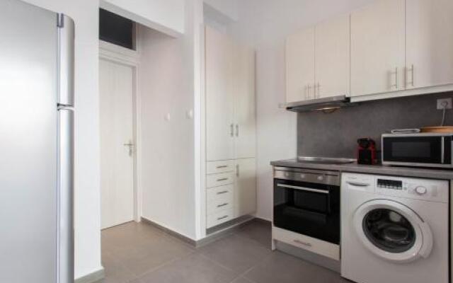 Five-Bedroom House near Acropolis