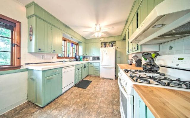 Private Waterfront Lake Erie Home w/ BBQ Patio