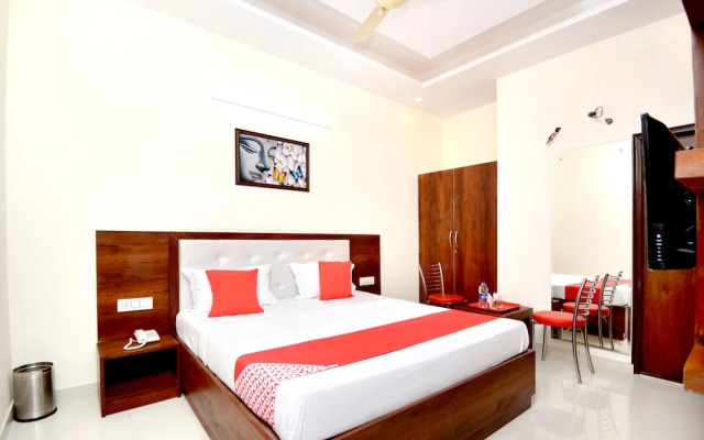 OYO 27061 Hotel Magnum