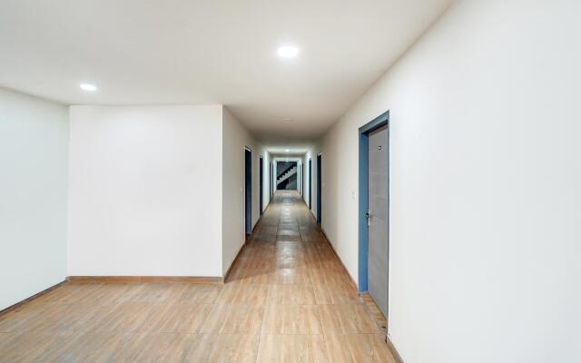 OYO 78855 White Sky Hotel