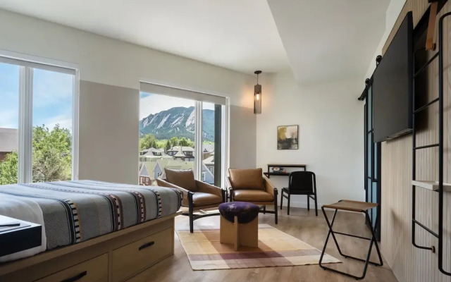Moxy Boulder