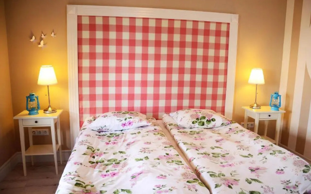 Stare Sady Chillout Rooms "Pod Jabłoniami"