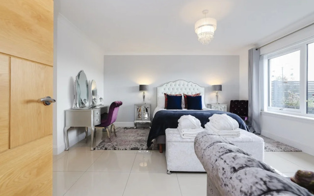 JOIVY Luxurious & Spacious 3Br House With A Hot Tub