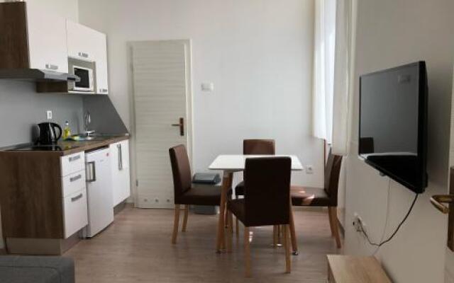 Apartments & Rooms Nardin