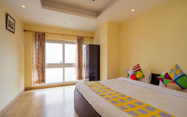 OYO 13160 Home City Heart 3BHK Mall Road