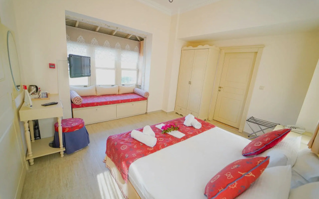 Alacati Marina Palace Otel