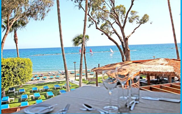 Poseidonia Beach Hotel