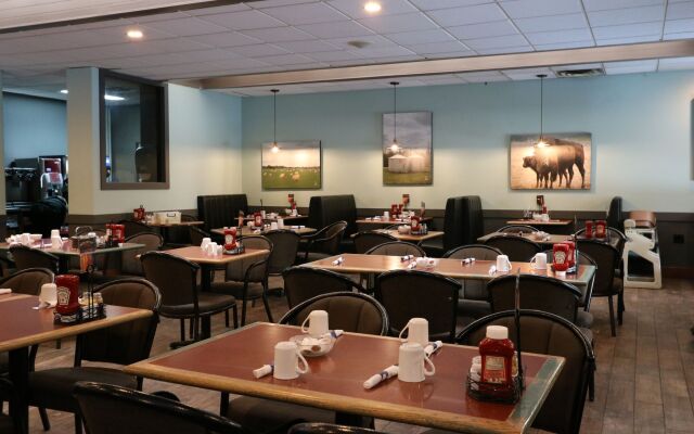 Travelodge by Wyndham Grande Prairie