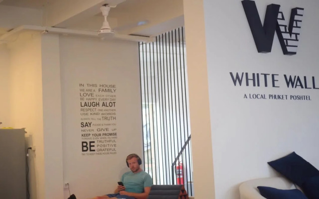 White Wall Poshtel - Hostel