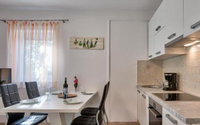 Apartments Lara
