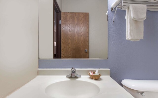 Super 8 by Wyndham Farmville