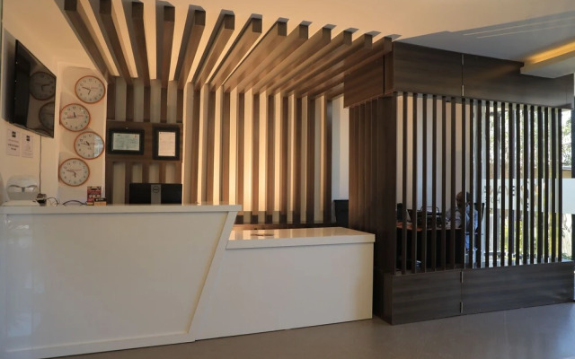 Eyana Hotel