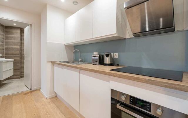 Bright 1-Bed Apartment, Perfectly Located in Paris