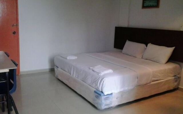 OYO 90494 Sam Huat Hotel