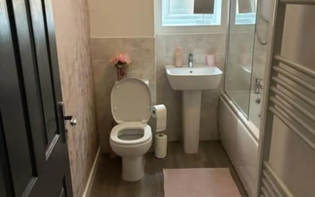 Room in Lenton with free parking
