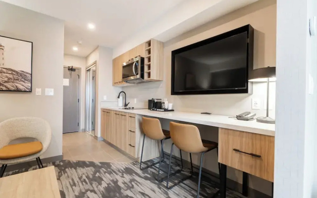 Sandman Signature Las Colinas Hotel & Suites