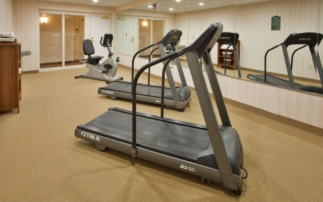 Holiday Inn Exp Suites Hazleton I-80