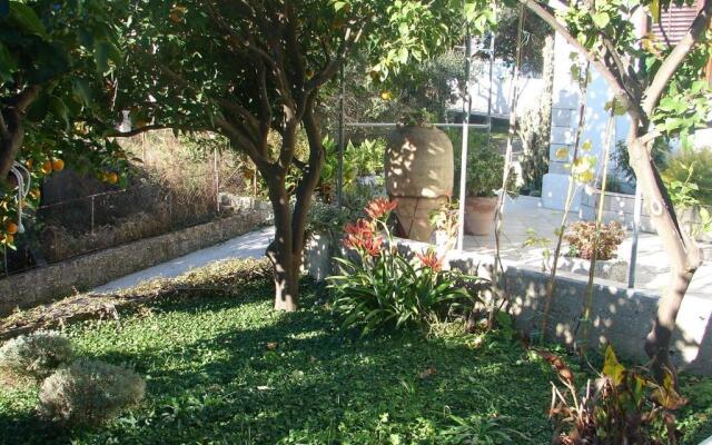 Apartments Sugor-70m from sea