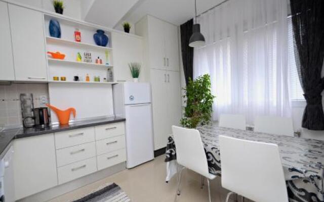 Aries Apartments