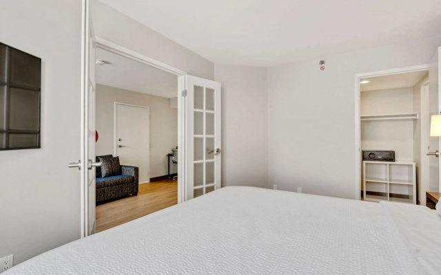 Holiday Inn Hotel & Suites Ottawa Kanata by IHG