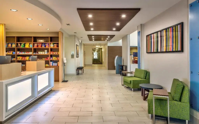 Holiday Inn Express And Suites - Reno Airport