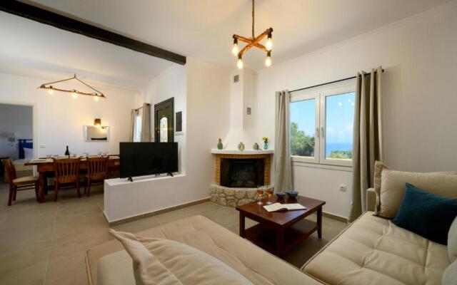 Kaliva Country House with private beach access and pool
