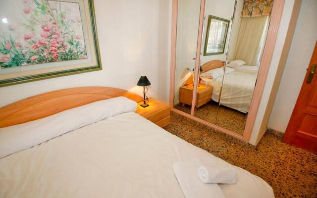 Garden apartment with Pool and AC