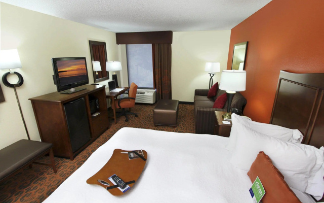 Hampton Inn Birmingham-Colonnade 280