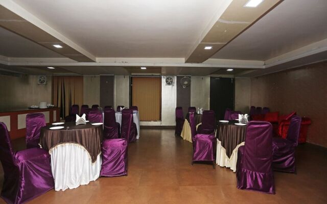 OYO 22040 Hotel Central Plaza