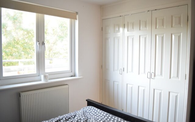 1 Bedroom Apartment in Clapham With Balcony