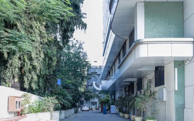 Treebo Premium Metropolis