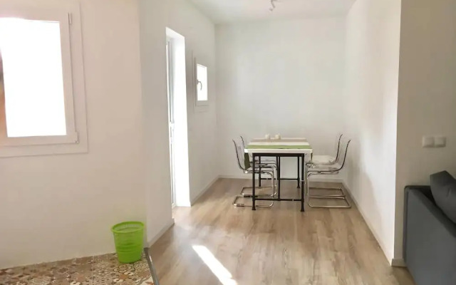 Akira Camp Nou Class Apartment