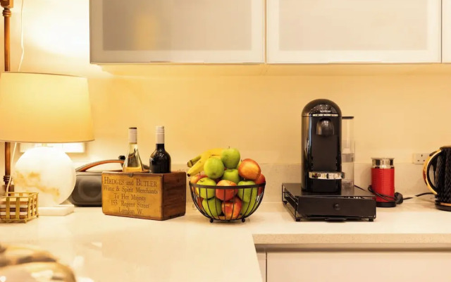 Large 4-bed 8-guests W/patio 1841 House Paddington