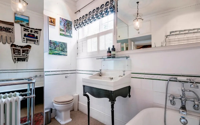 The Kensington Gatehouse - by Out of Office Lifestyle