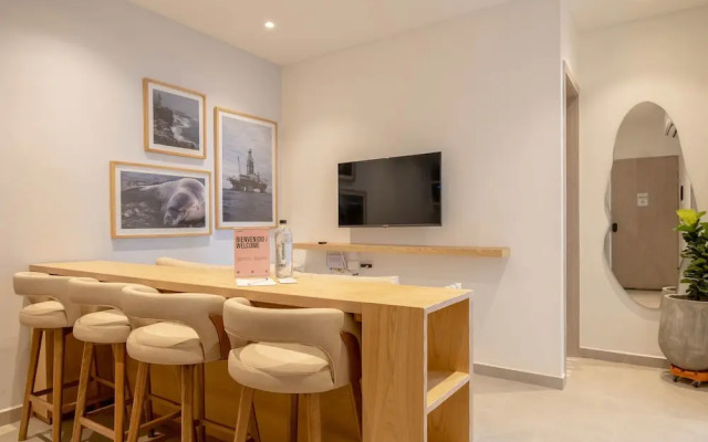 w Elegant 2BR w Majestic Terrace in CTG